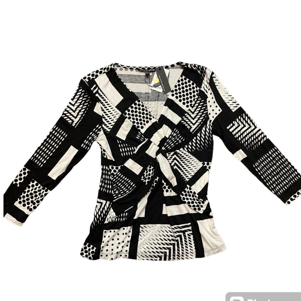 Geometric print Black and White Top NWT